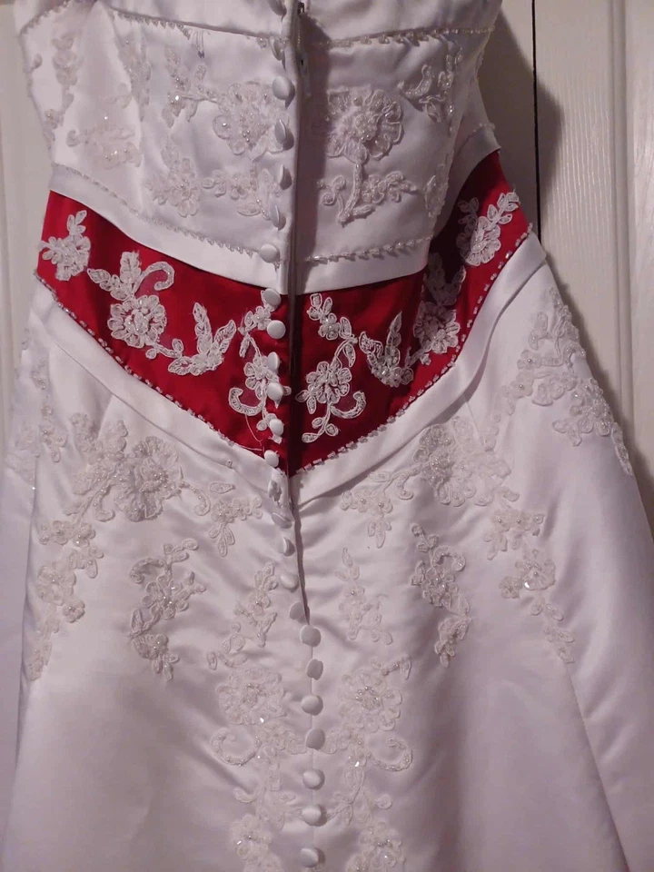 Vestido de novia Alfred Angelo talla 18 marfil-rojo Foto 3 de 4