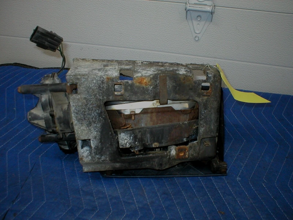 1982-1985 FIREBIRD TRANS AM GTA POWER HEADLIGHT + MOTOR POPUP ASSY.  DRIVER LEFT - Image 4 of 4