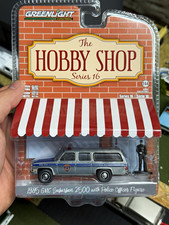 RAW CHASE GreenLight Hobby Shop Series 16 1985 GMC Suburban 2500 Police 1:64