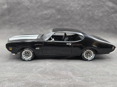 ERTL American Muscle 1969 Hurst Olds 442 W30 1:18 Scale Diecast