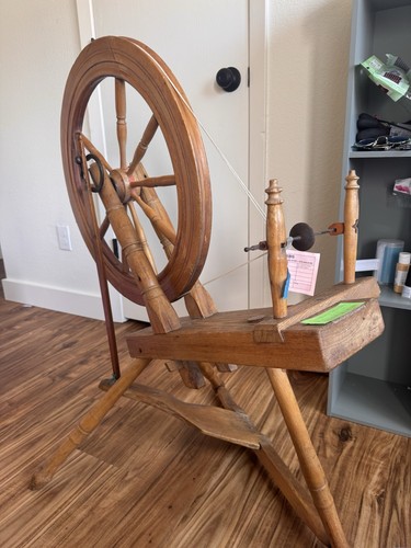Canadian Saxony Spinning Wheel Single Treadle Circa 1910 Orig Finish