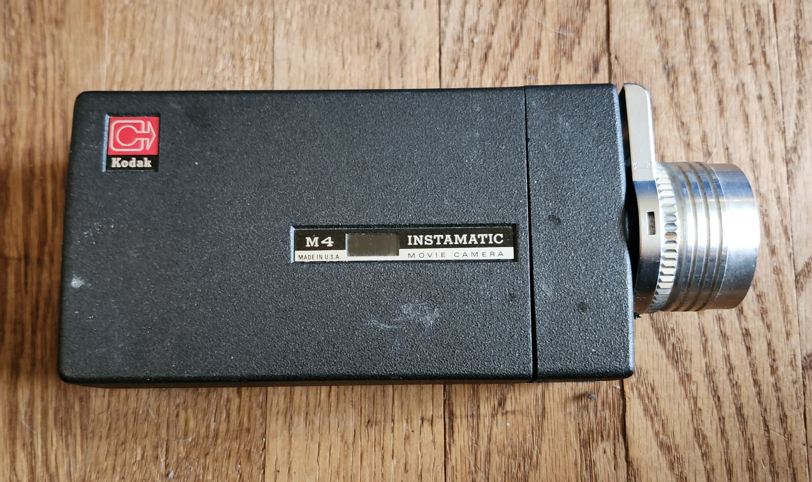 KODAK m4 instamatic movie camera. Ektanar 13 mm Lens. Untested.