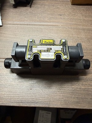 Parker D1VW004CNYCH Brand New Fast Shipping