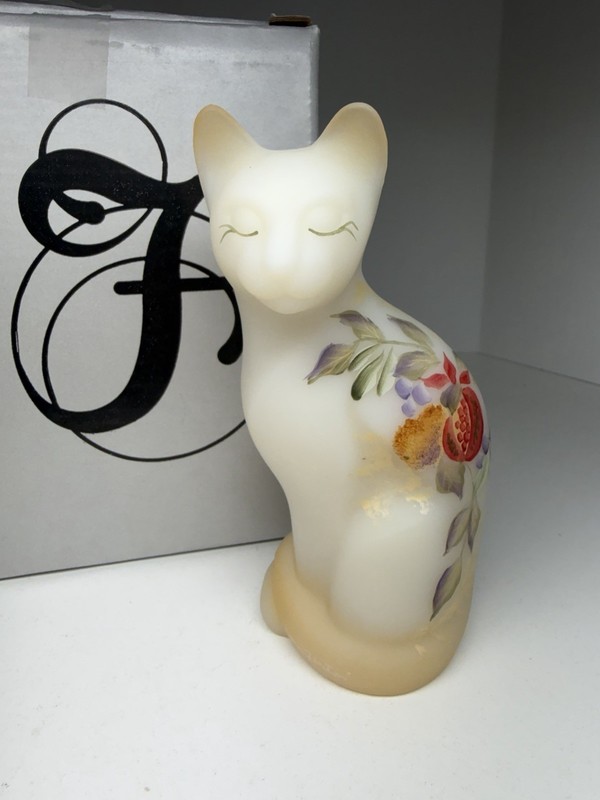 Fenton Sitting Cat Ivory Blasted Hand Painted 95th Anniversary With Box