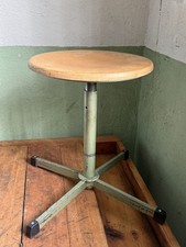 Alter Hocker Vintage Holz Metall Industriehocker verstellbar massiv Hammerschlag