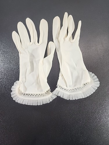 Vintage 50s-60s Ladies White  Stretch Gloves nylon Wrist length  8