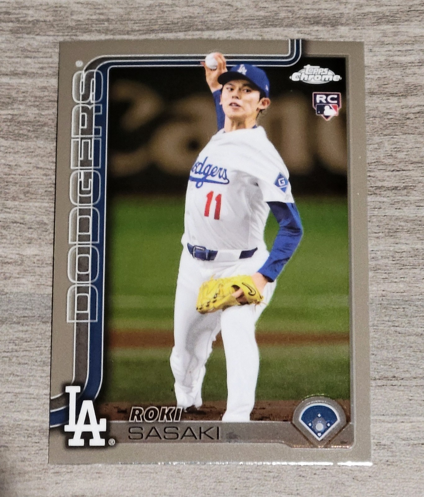 Topps 2025 Chrome Rookie #217 Roki Sasaki Dodgers Baseball Card