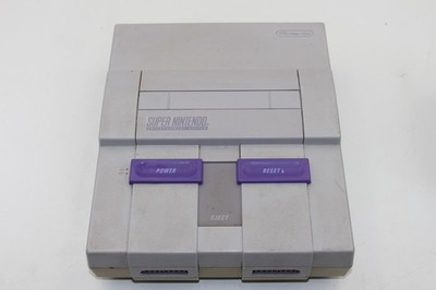 Broken Nintendo Super Nintendo Entertainment System SNES SNS-001 B&W Video