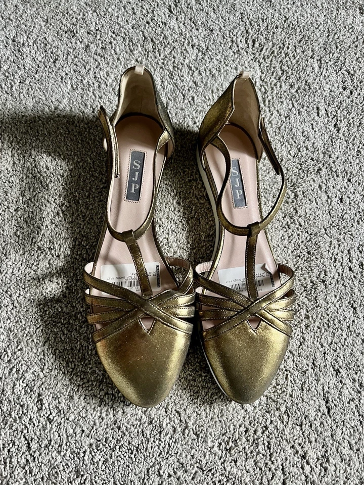 Sarah Jessica Parker SJP Meteor Talla 39 Correa en T Plana Metálica Cuero Dorado Foto 2 de 4