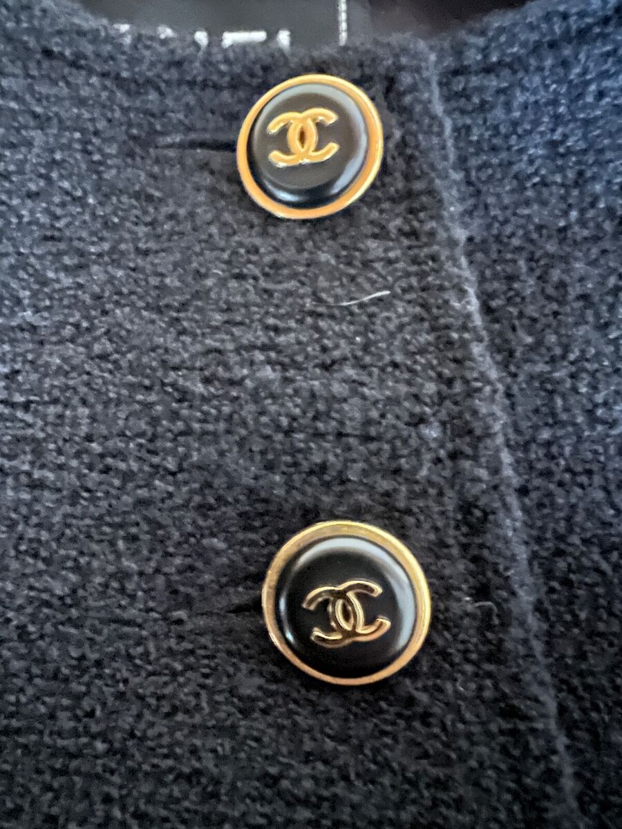 CHANEL BOUTIQUE 95A NEW TAGS TWEED LITTLE BLACK JACKET 24K CHANEL BOUTIQUE 95A NEW TAGS TWEED LITTLE BLACK JACKET 24K
