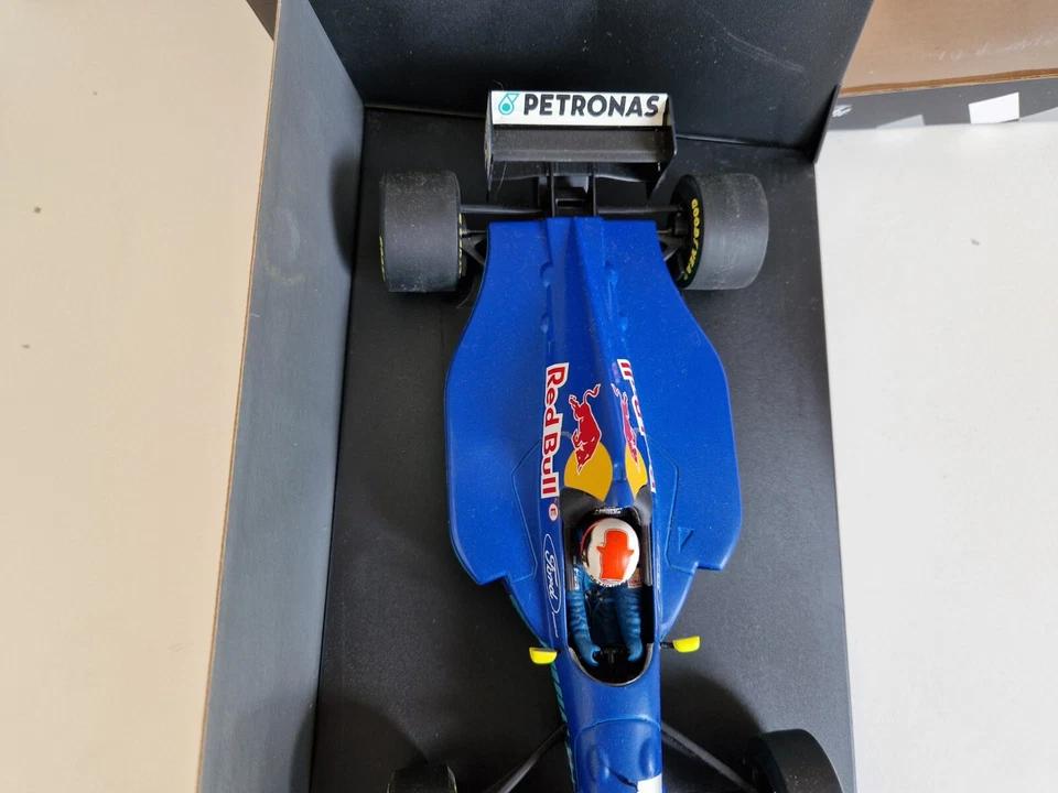 Minichamps 1/18 Sauber Ford C14 J. Herbert - Launch Edition 1996 - 180960084 - Immagine 4 di 4
