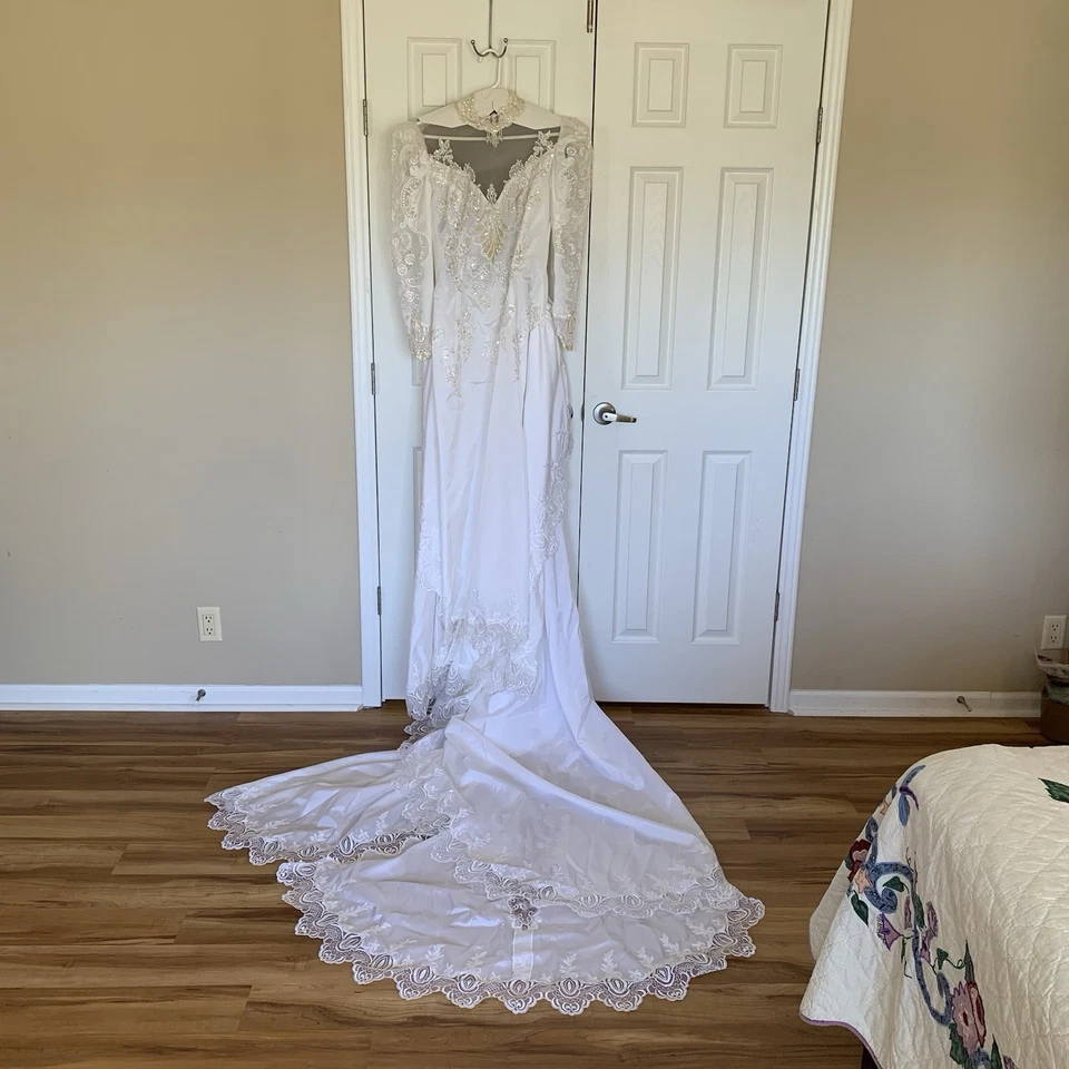 Vestido de novia blanco talla pequeña lentejuelas encaje bordado princesa cuello alto velo Foto 2 de 4