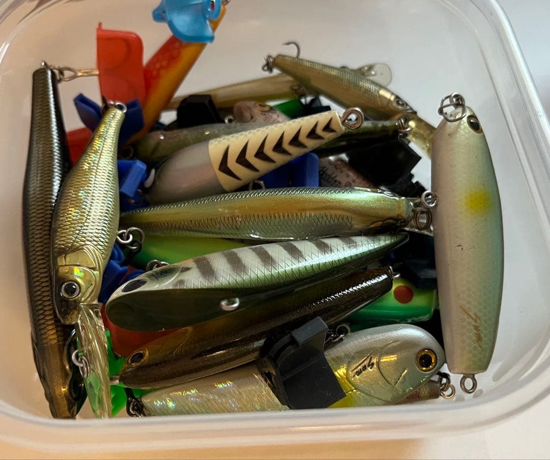 Assorted bass plugs, including Sumlures - Image 4