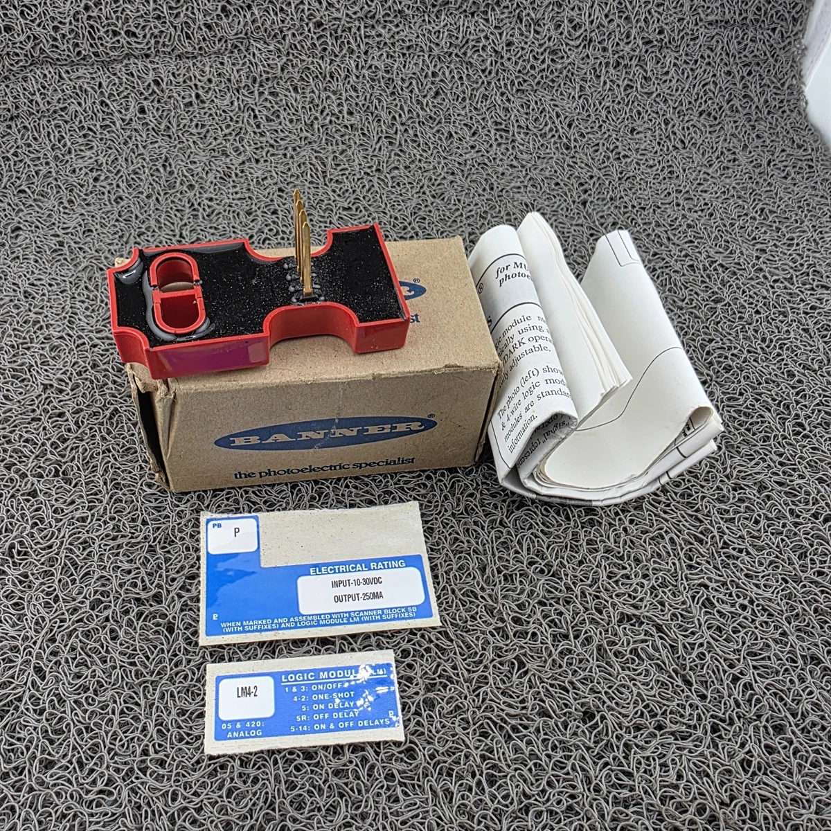 Banner LM4-2, 0335A. Logic Module for Photoelectric Proximity Sensor