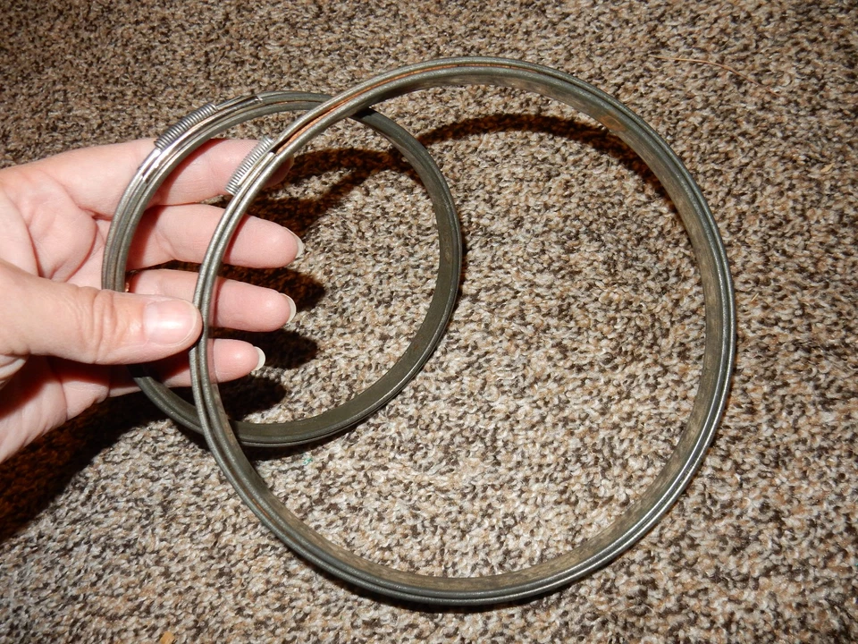 Vintage Round Metal Spring Tension Cork Lined Embroidery Hoops 5" and 7" - Image 3 of 4