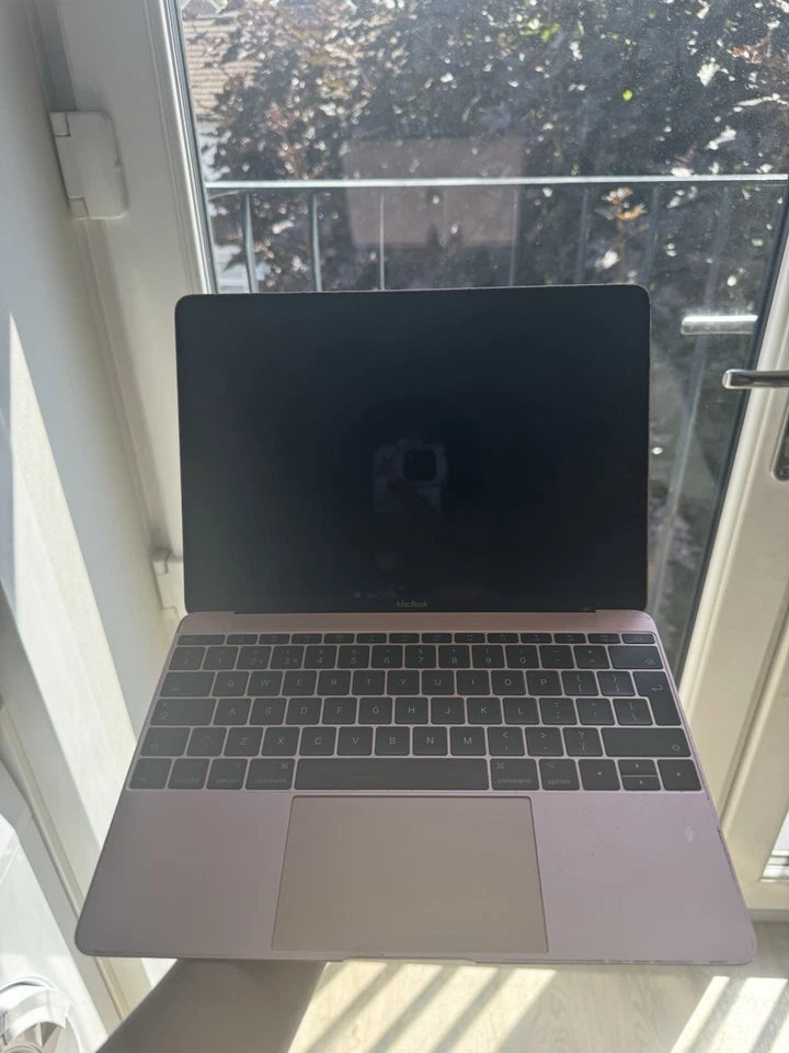 Apple MacBook Air Rose Gold with 1.2 GHz Dual Core M3, 8GB RAM, 250.69GB - Image 2 of 4