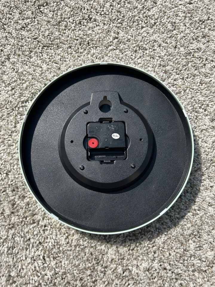 Cute Simple Lion Silent Non Ticking Wall Clock Second Hand Runs Smooth 10" Mint - Image 3 of 4