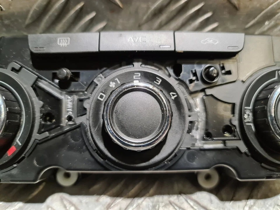 Skoda Superb Heater Control Module Panel A/C Switch 3T 2015 OEM 3T0820047AK - Image 4 of 4