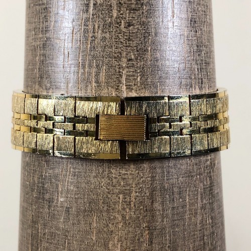 Vtg Quintel Women V-121 Diamond Accent Gold Tone Quartz Analog 18mm Watch 6 3/4" - Picture 4 of 12