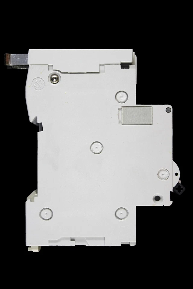 SQUARE D 16 AMP CURVE B 6kA 30mA DOUBLE POLE RCBO TYPE AC SQOE 116B03 - Image 3 of 4