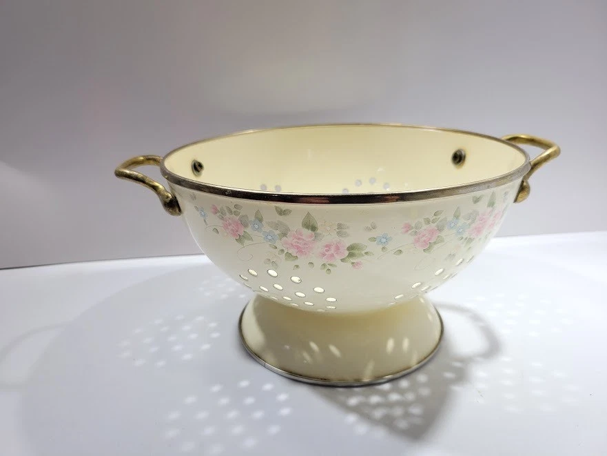 Floral Metal Colander Medium Beige Footed Retro Kitchen Strainer Decor Handles
Opens in a new window