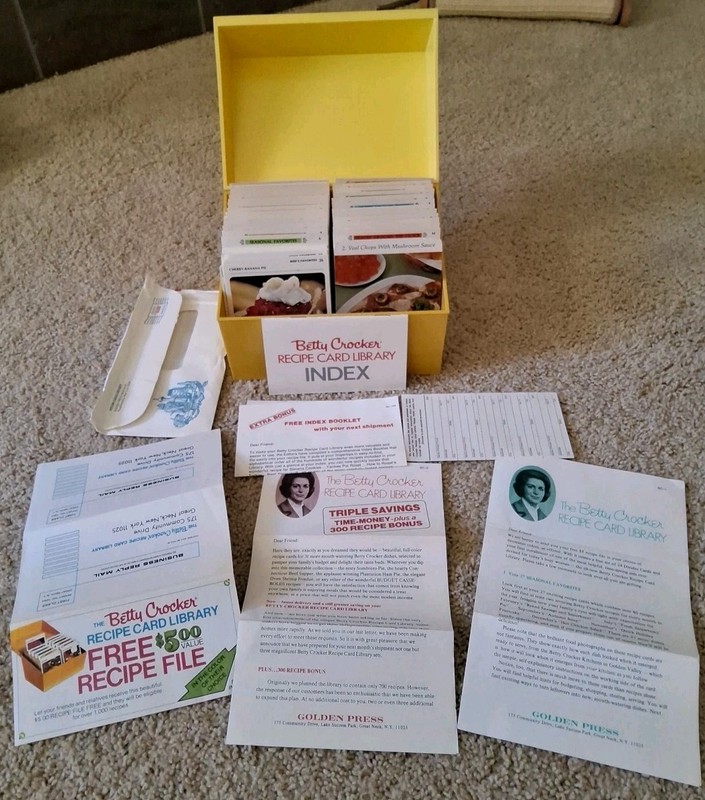 1971 Betty Crocker Recipe Card Library Yellow Box w/Paper Work & Full w/Recipes 