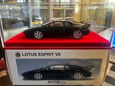 Autoart 1/18 Lotus Esprit V8 - Can be purchased with Premium Display Case