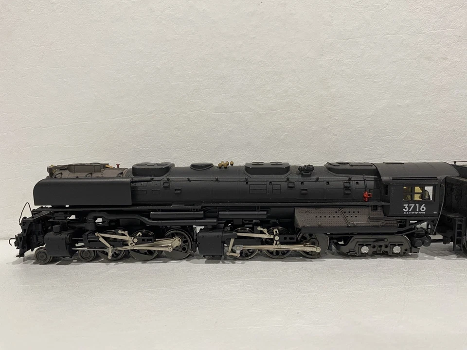 Locomotora Rivarossi 3716 Union Pacific Challenger 4-6-6-4 Foto 2 de 4