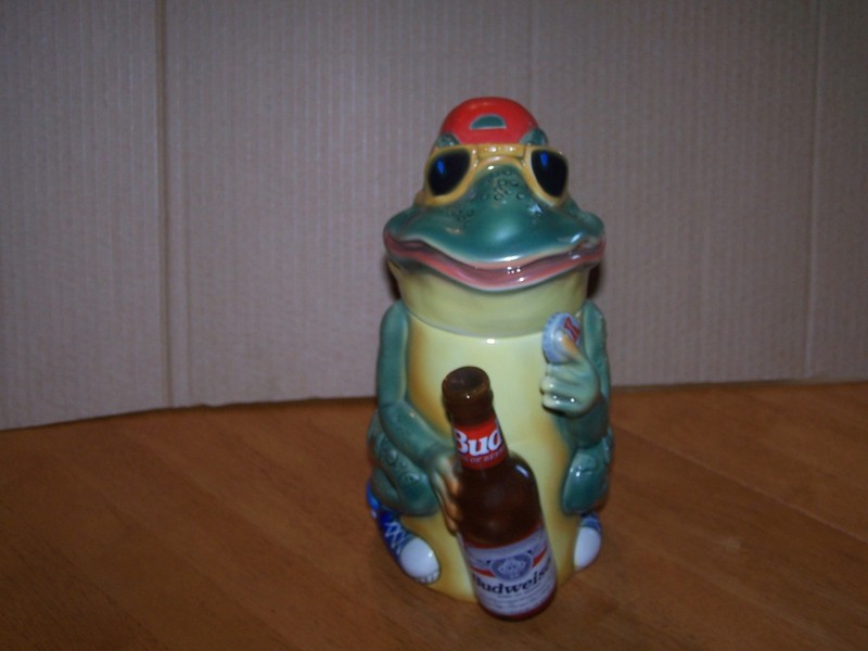 BUD FROG CHARACTER BEER STEIN VERY NICE !!!