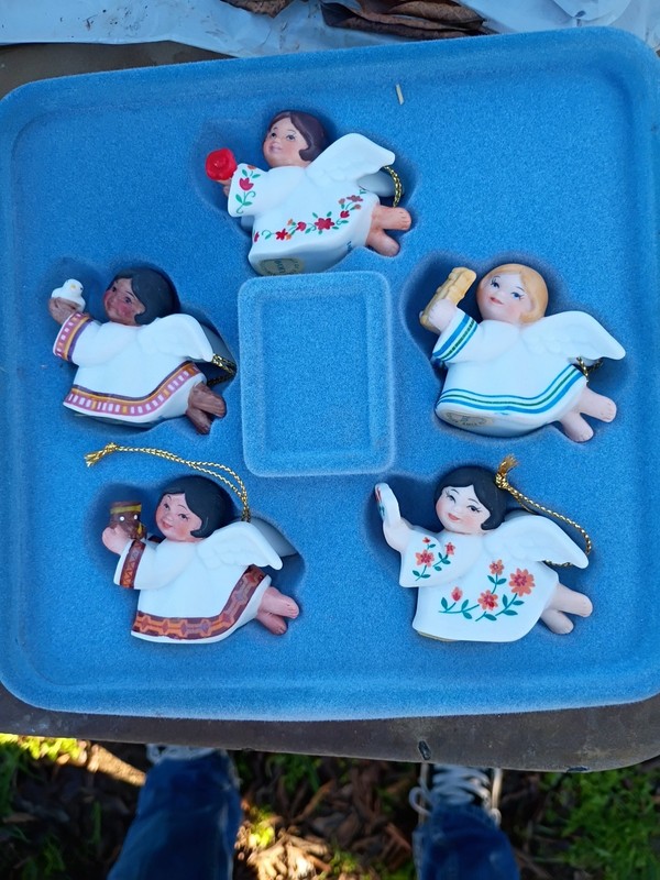 Set Of Five Peace On Earth Angels From The Angels Ornament Collection