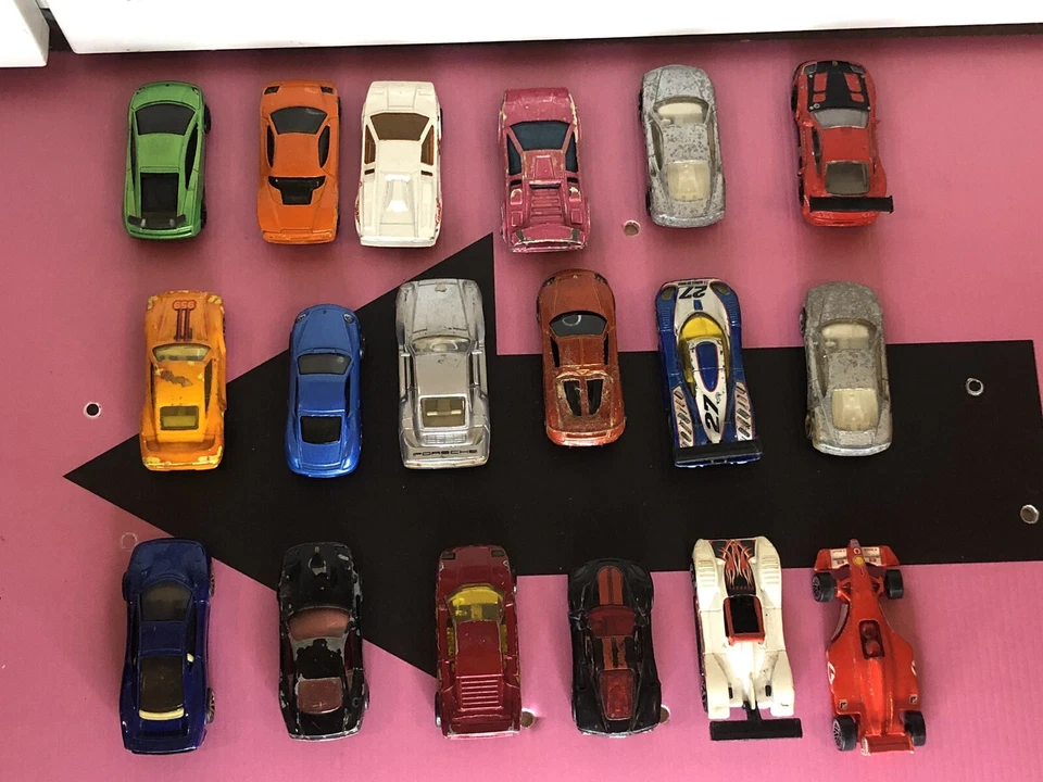 Hot Wheels Lotto Ferrari Porsche Lamborghini 18 Cars - Immagine 4 di 4