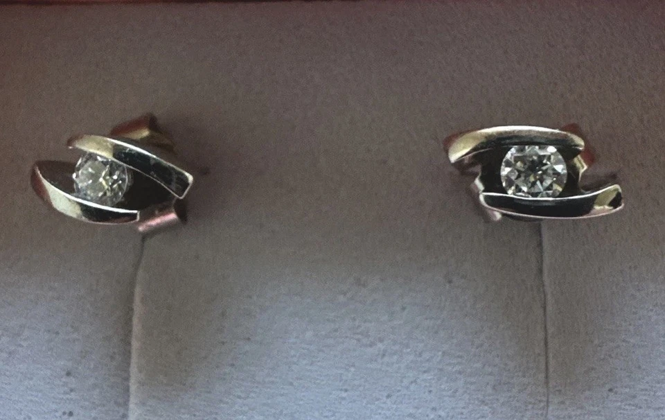 Ohrringe , Ohrstecker Platin 950, 2 Brillanten 0,20 Karat , 3,1 Gr. 10x5mm