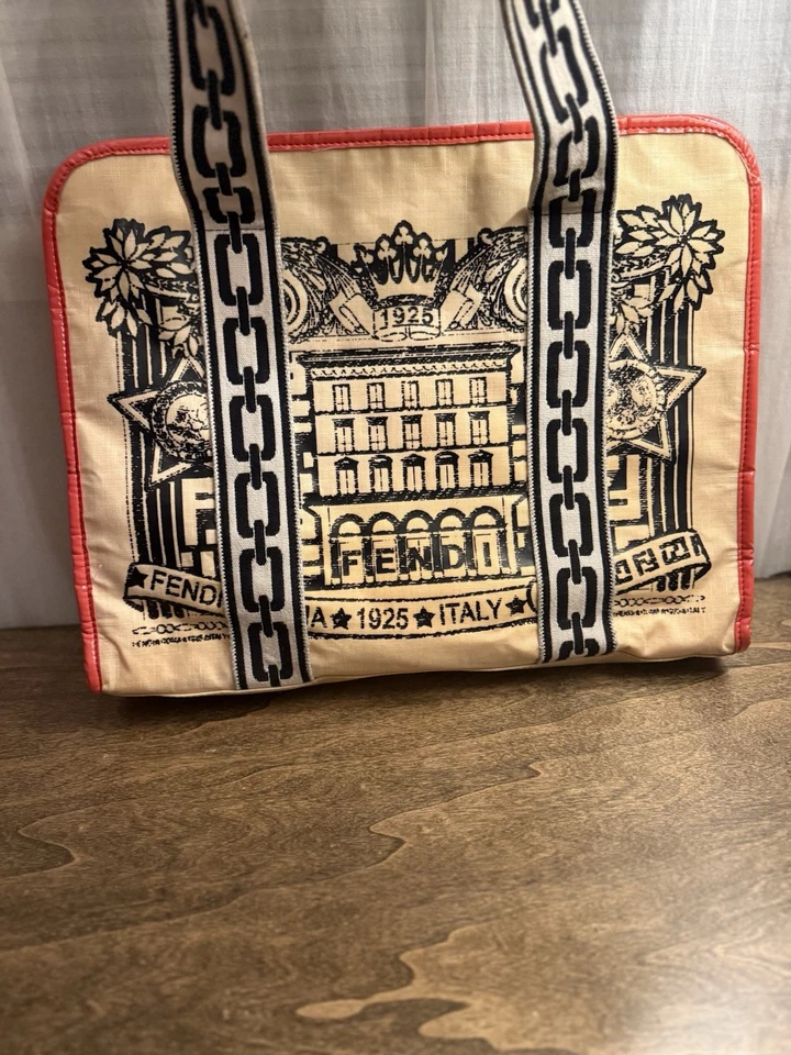 Bolso de Mano Fendi, Bolso Fendi 1925, Bolso de Lona Fendi Heritage, Bolso de Mano Fendi Italia Foto 2 de 4