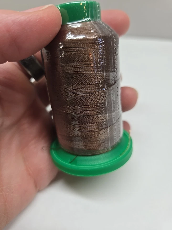 1000 m Isacord Embroidery Thread 40 color 1055 100% polyester New Art 02922 - Image 4 of 4