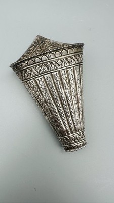 Exquisite 19th C. Antique Asian Silver Betel Leaf Holder Masterful Repoussé Chas
