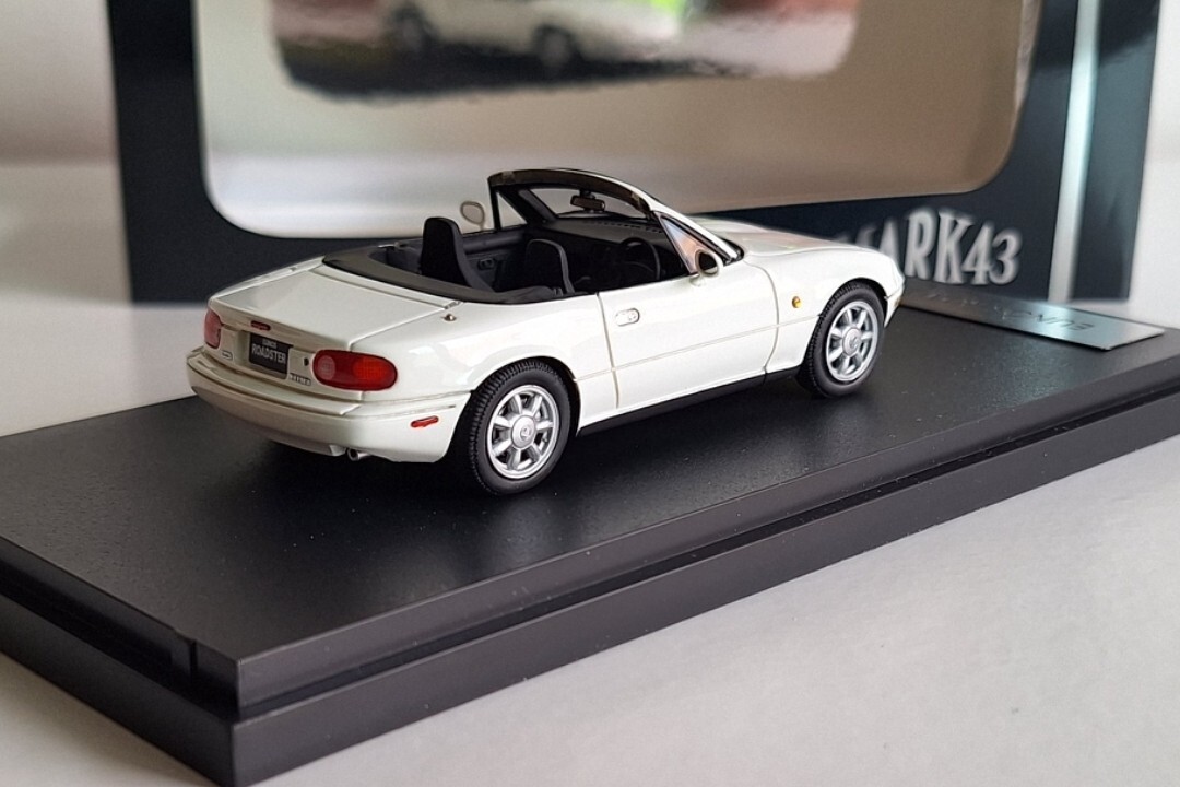 Mazda MX-5 Eunos Roadster 1989 Crystal White 1:43 Mark43 PM43998W