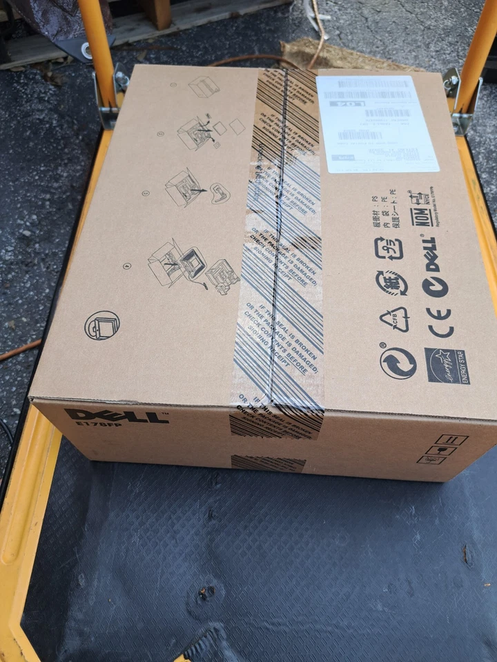 Dell E178FP 17"  1280 x 1024 5:4 TN Flat Panel LCD Monitor VGA 5ms 800:1  - Image 2 of 3