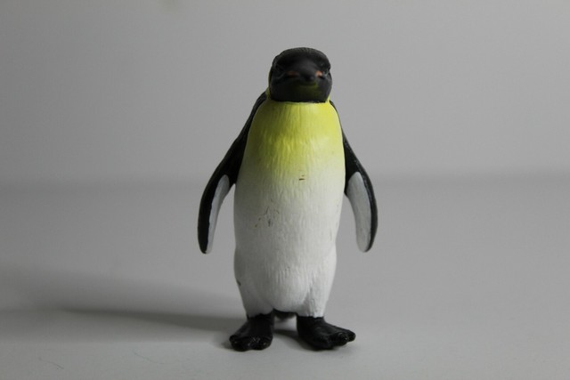 schleich penguin