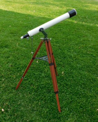 NEAT VINTAGE MONOLUX MODEL 4352 TELESCOPE WITH WOODEN LEGS & BOX