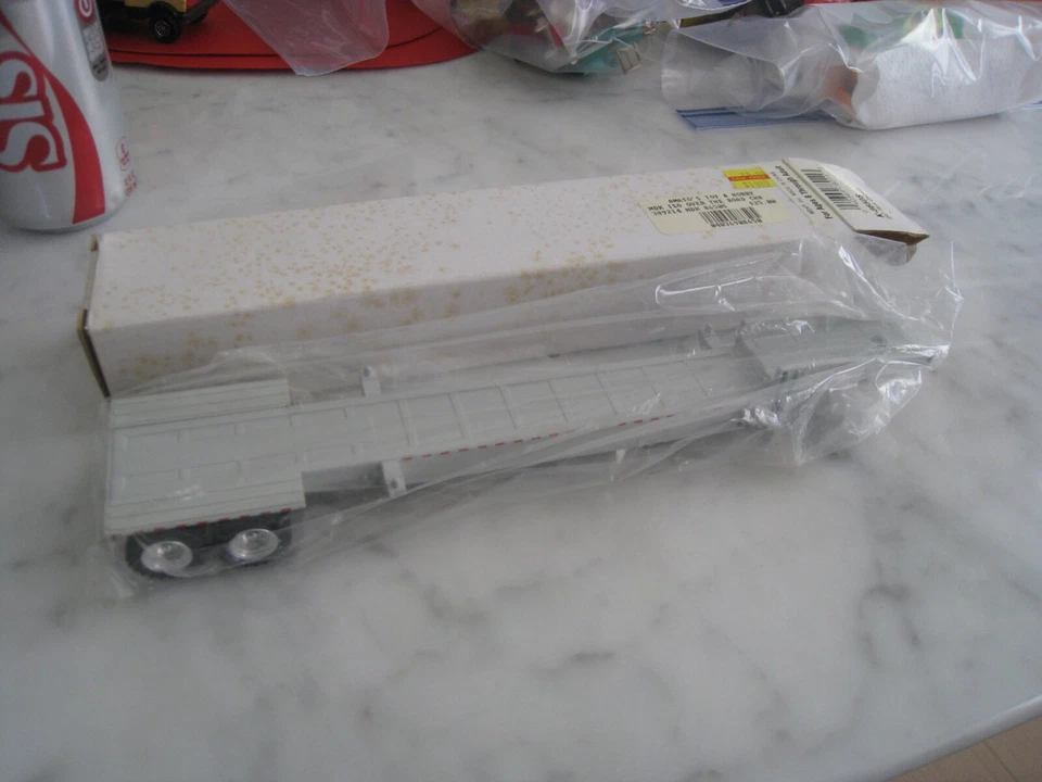 MDK Northbrook ISO Tank and Matching Truck Trailer 1:43 Scale Model Toy - Image 3 of 4