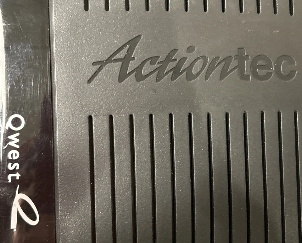 Qwest ACTIONTEC 4 port PK5000 Wireless DSL Router/Modem - Image 3 of 4