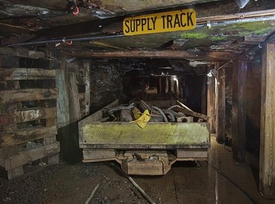 Photo:Beckley West Virginia 2015 Coal Mine Supply Track Rail Flat Car