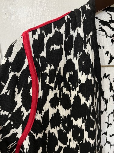 Women’s Travelers Jacquard Print Sweater Jacket With Red Details. Size 1 - Picture 6 of 7