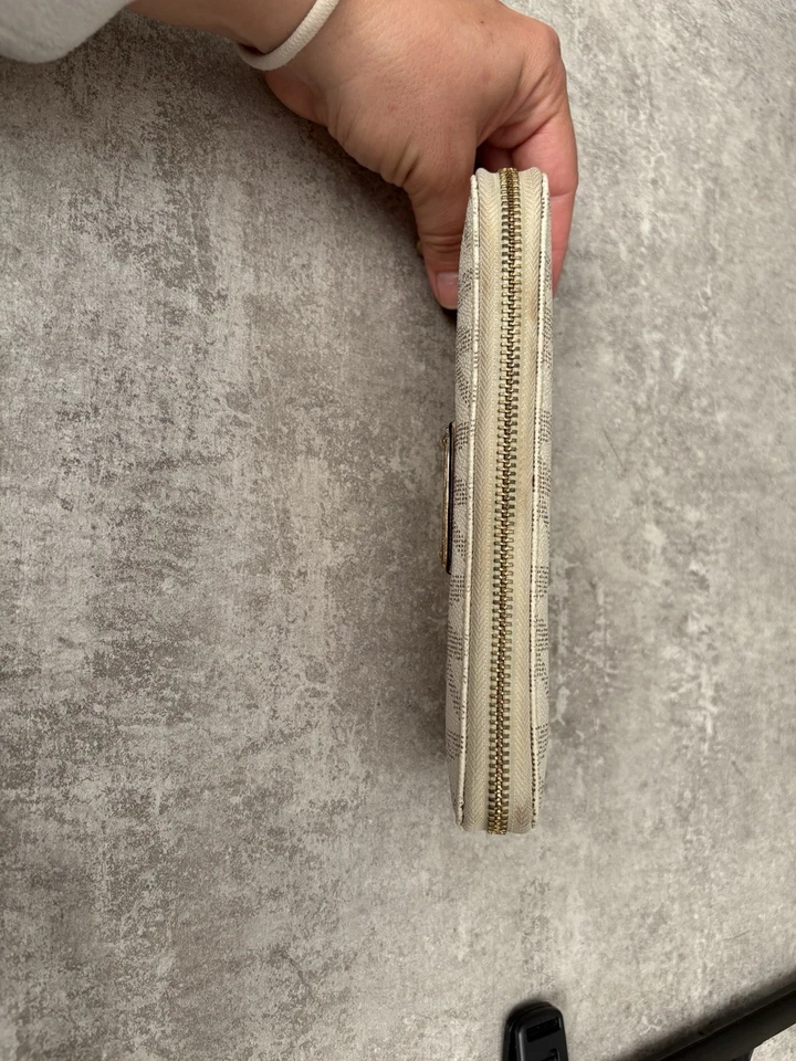 Michael Kors Women's Jet Set Monogram Cream tanSize L Zip-Around Envelope Wallet - Image 4 of 4