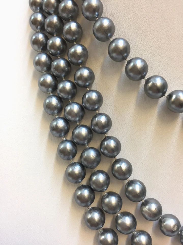 Collar de perlas de imitación, gris plata 76" con pendientes colgantes a juego Foto 4 de 4