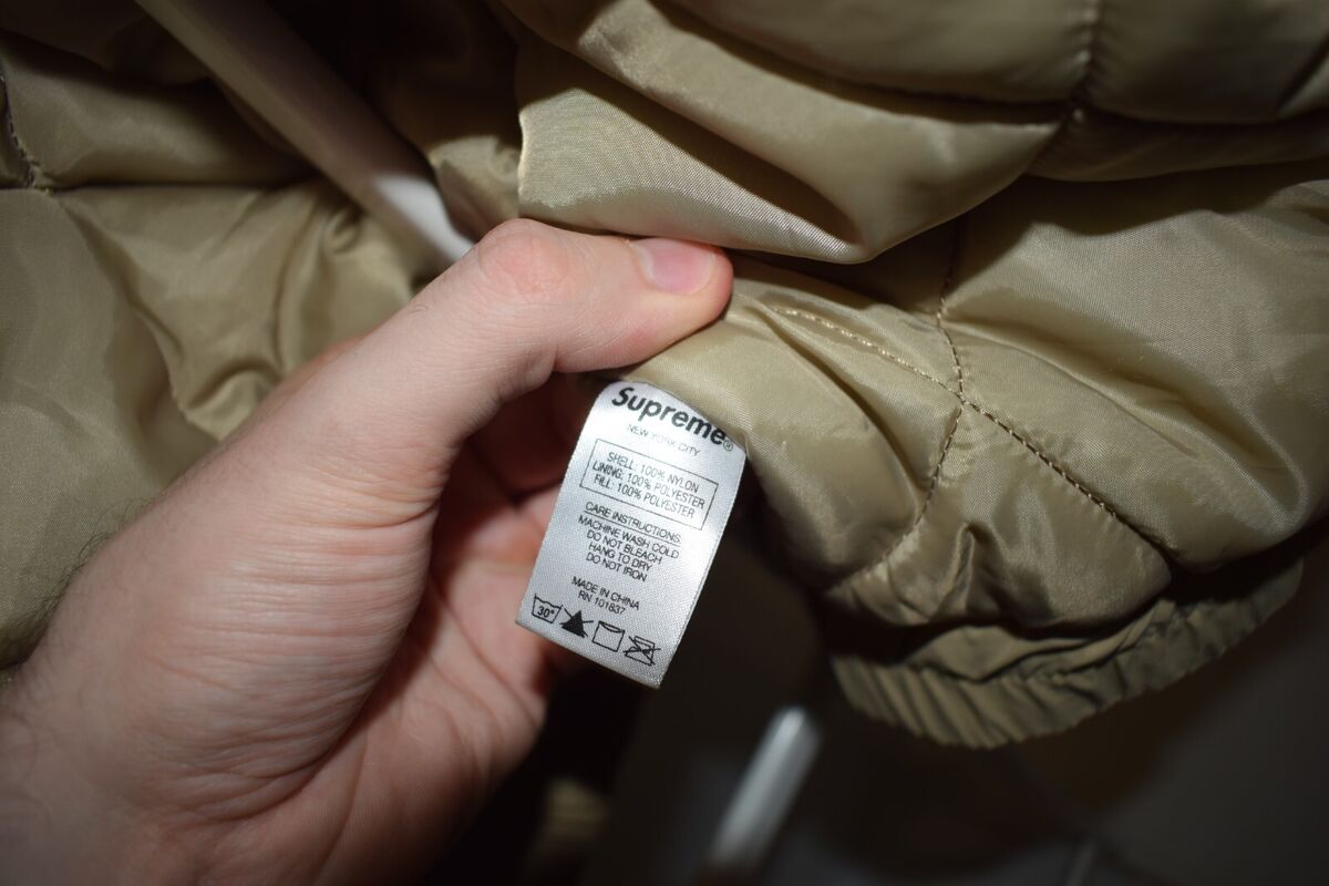 Supreme Zig Zag Stitch Hooded Puffy Jacket Beige Zip UP Logo Supreme Zig Zag Stitch Hooded Puffy Jacket Beige Zip UP Logo