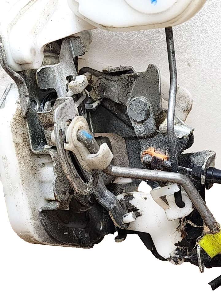 Actuador de bloqueo de pestillo de puerta trasera izquierda Mitsubishi Galant 2004-2012 OEM MR977087 Foto 4 de 4