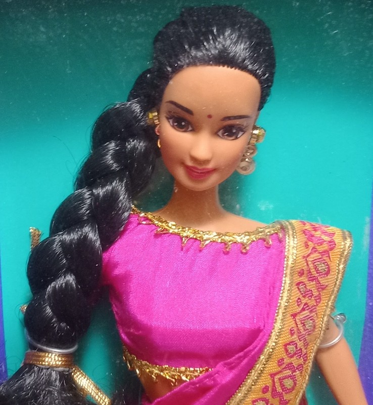 New VTG 1995 Mattel Dolls of the World “Indian Barbie” #14451 Damaged Box