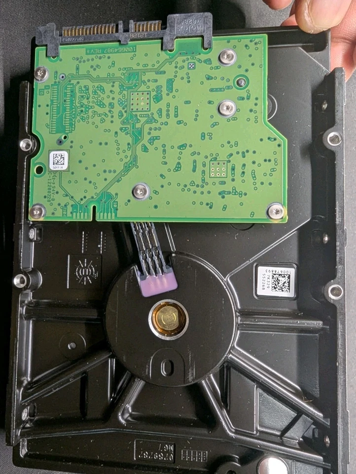 Disco duro Sata Seagate ST3000DM001 9YN166-568 CC96 TK Tailandia (Z1F) 3 TB 3,5" 08/2011 Foto 3 de 4