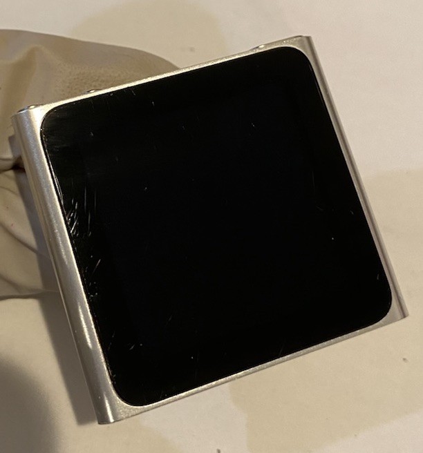 Apple iPod nano 6th Generation 8GB - Silver (MC525LL/A) - Works
